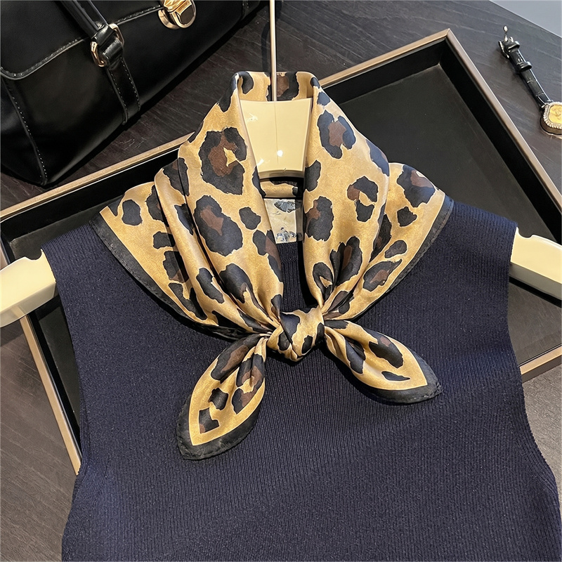 100% Silk Square Scarf Leopard - đánh giá và giá Silk Scarf Square